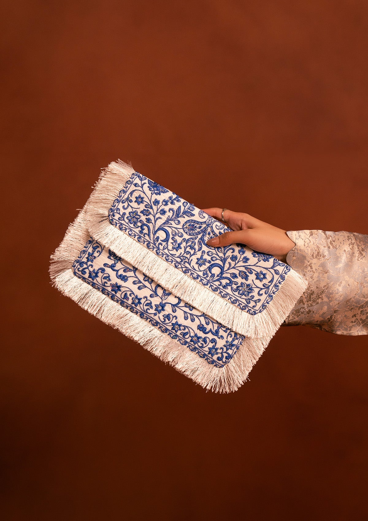MISS AIK - RTW '25 D2 - IVORY EMBROIDERED ENVELOP BAG