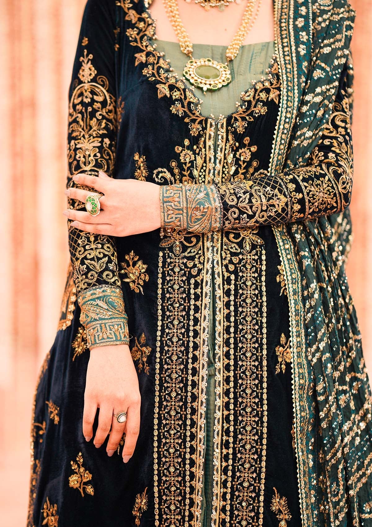 aik-atelier-zardozi-luxury-velvet-look-01-1