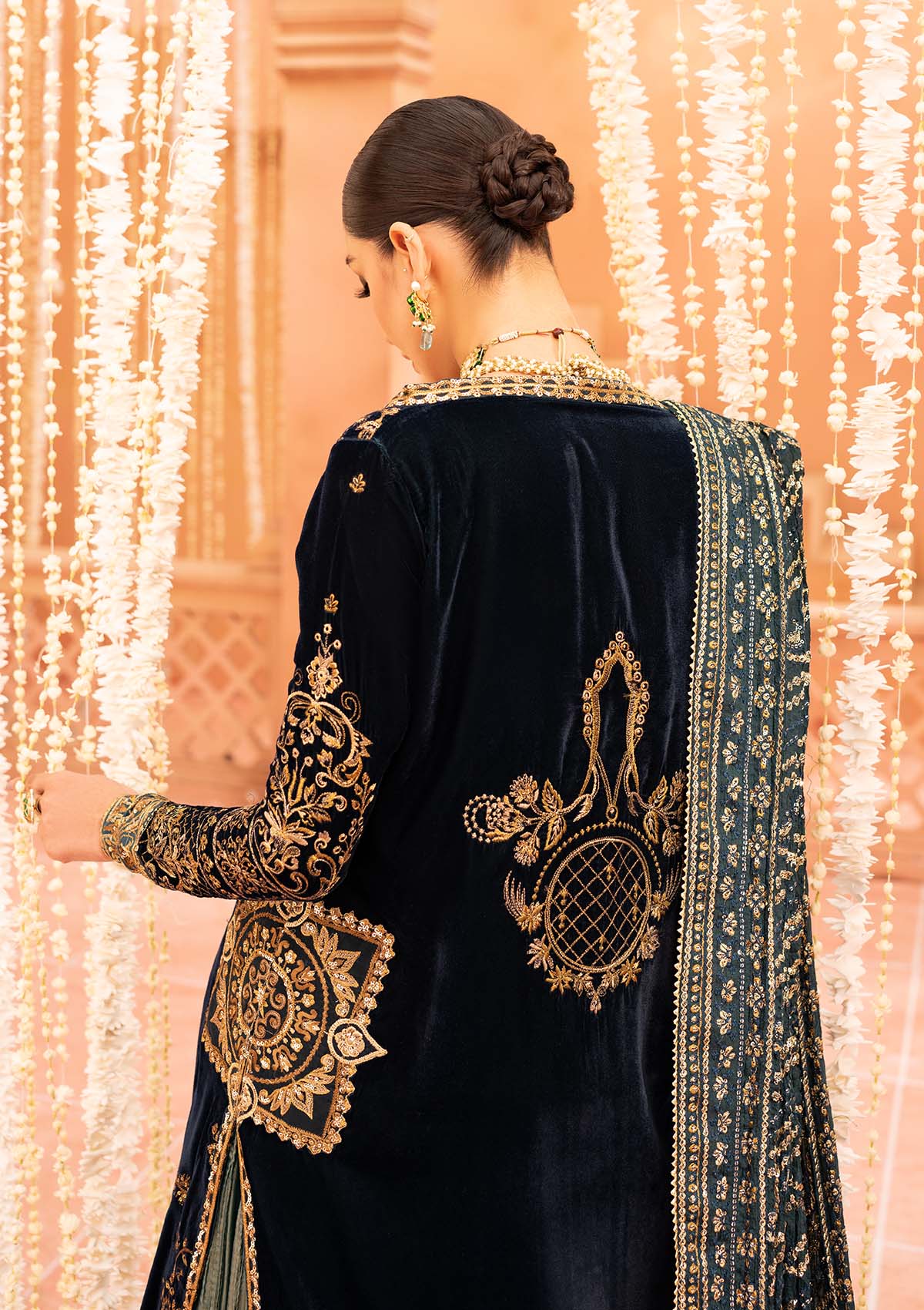 aik-atelier-zardozi-luxury-velvet-look-01-1