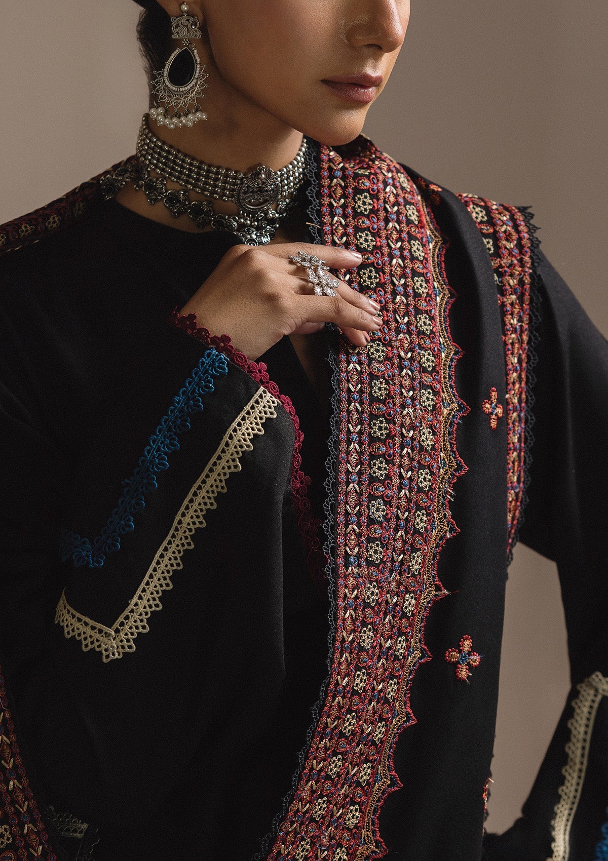 AIK ROZ '25 D3 - KARANDI - LOOK 02